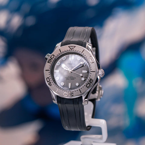Omega Seamaster Diver 300M 2026 Grey Dial Rubber Strap 210.32.42.20.06.002