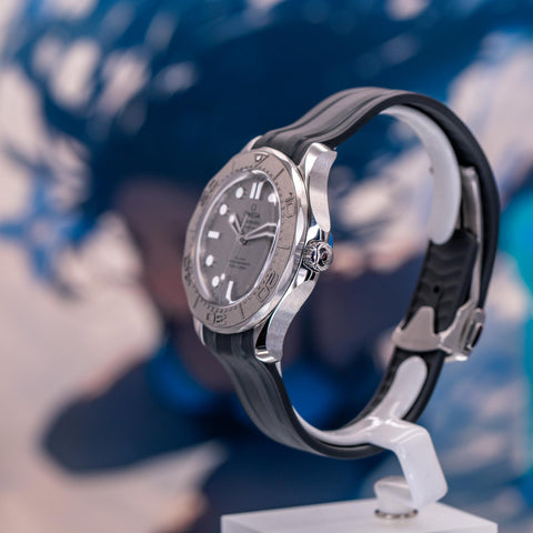 Omega Seamaster Diver 300M 2026 Grey Dial Rubber Strap 210.32.42.20.06.002