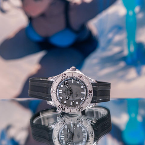 Omega Seamaster Diver 300M 2026 Grey Dial Rubber Strap 210.32.42.20.06.002