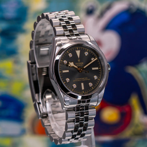 Tudor Black Bay Black Diamonds Anthracite Dial M79640-0004 - Crown Detail